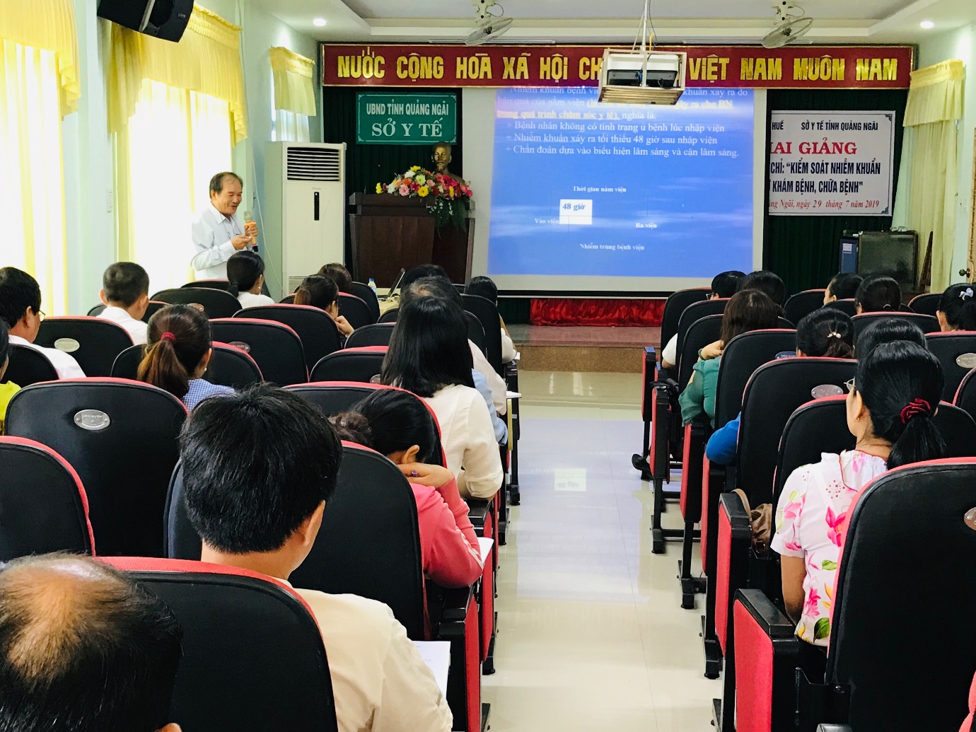 Tổ chức đào tạo các lớp quản lý công tác kiểm soát nhiễm khuẩn bệnh viện tại sở y tế tỉnh Quảng Ngãi