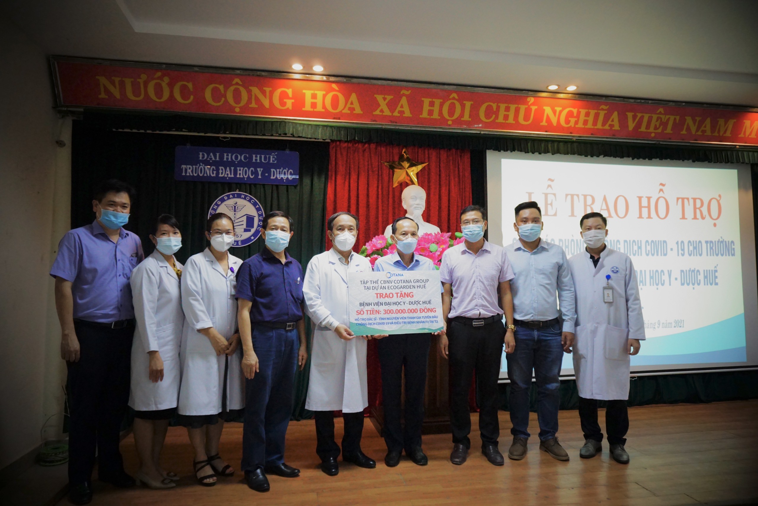 Trường và Bệnh viện Trường Đại học Y - Dược Huế tiếp nhận hỗ trợ công tác phòng chống dịch COVID-19