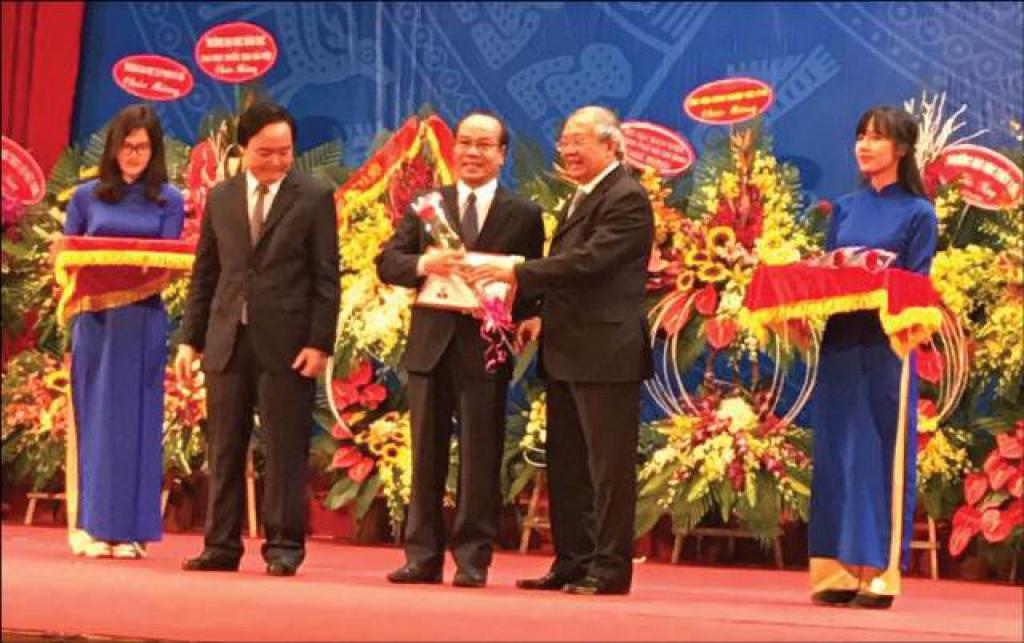 Giáo sư Võ Tam, thầy giáo và thầy thuốc